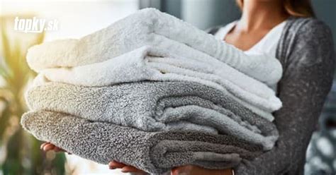 Ilustrácia správneho sušenia svetra na uteráku