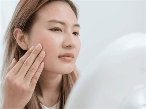 Ilustrácia správneho postupu masáže jazvy.