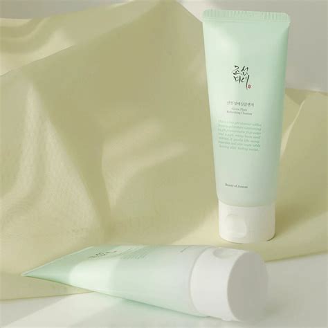 Vizualizácia troch krokov čistenia problematickej pleti s ikonami produktov (gél, tonikum, krém).