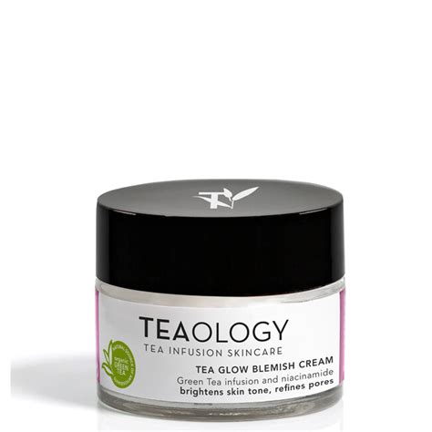 infografika s kľúčovými zložkami krému Tea Glow Blemish Cream a ich účinkami