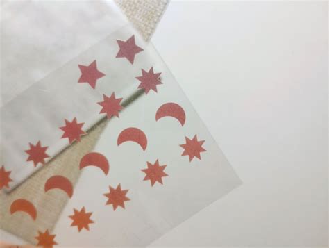 Ukážka rôznych typov náplastí na akné.