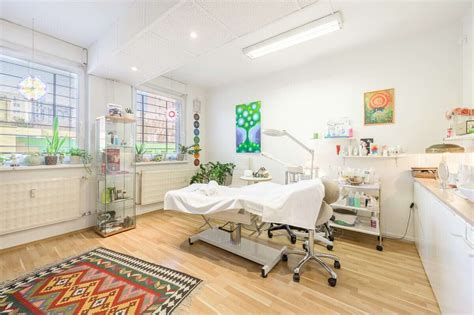 Ilustračné foto moderného a príjemného interiéru kozmetického salónu