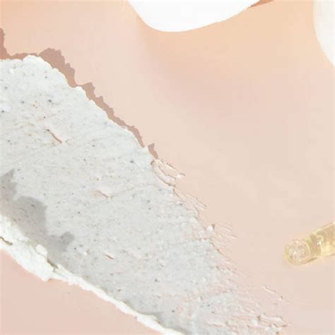 Ilustrácia znázorňujúca správnu techniku aplikácie telového peelingu