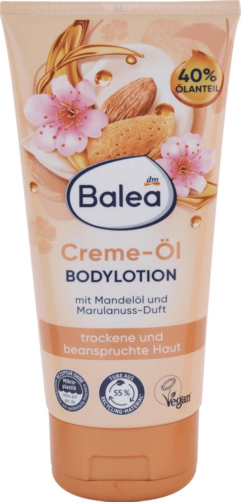 Ilustračná fotografia ženy aplikujúcej telové mlieko