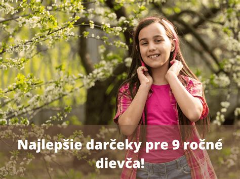 dievča vo veku 10 rokov si umýva tvár pred zrkadlom