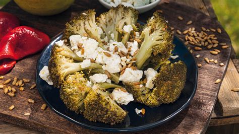 Zloženie brokolice a papriky s vyznačenými vitamínmi a antioxidantmi.