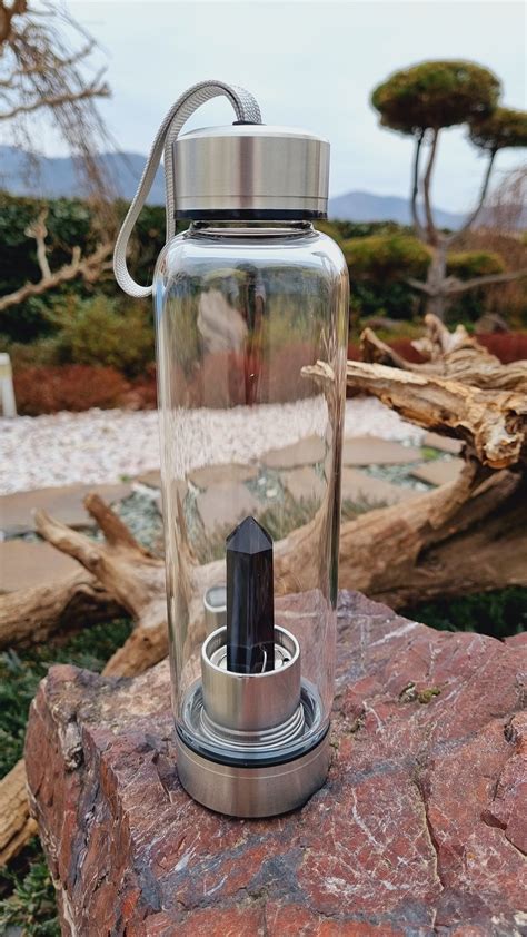 Fľaša s termálnou vodou Vichy a minerálmi