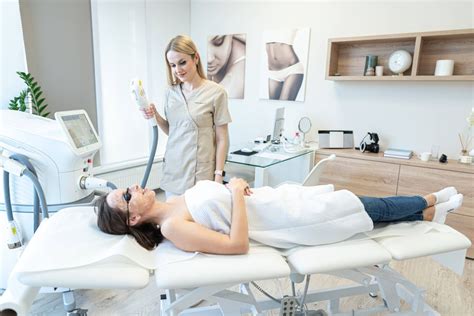 Ilustračná fotografia pacienta na dermatologickom vyšetrení