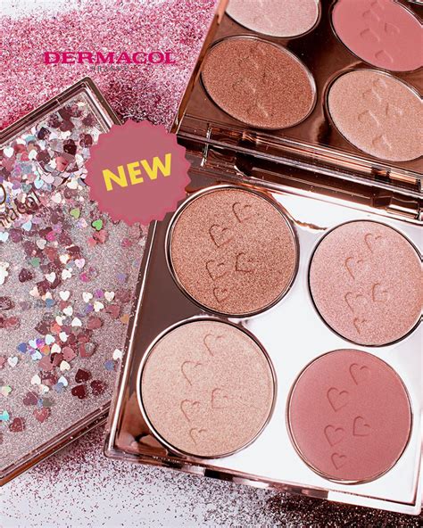 Obal minerálneho kompaktného púdru Dermacol s integrovaným zrkadielkom a hubkou.