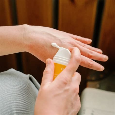 vizualizácia aplikácie zosvetľujúceho krému na pokožku