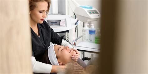 vizuálna schéma porovnania nákladov na kozmetické ošetrenia a laserovú liečbu