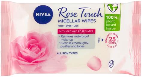 Ilustračná fotografia ženy používajúcej odličovacie obrúsky.