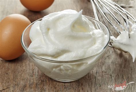 Vizualizácia rôznych štádií šľahania vaječných bielkov