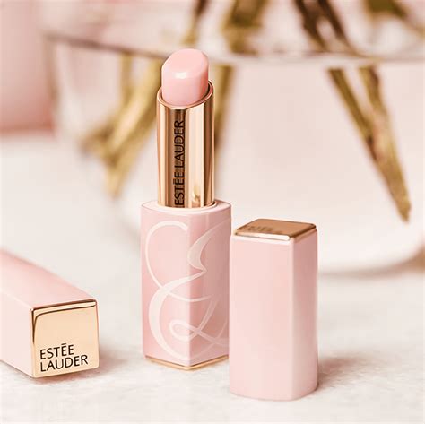 Dizajnérske znázornenie luxusného balzamu na pery Estée Lauder Pure Color Envy