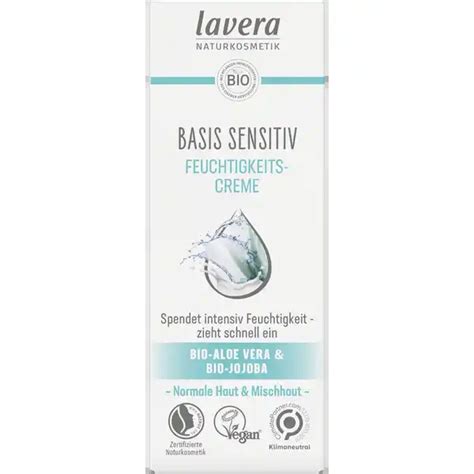 Ilustračná fotografia balenia krému Lavera Basis Sensitiv s dôrazom na jeho prírodné zloženie.
