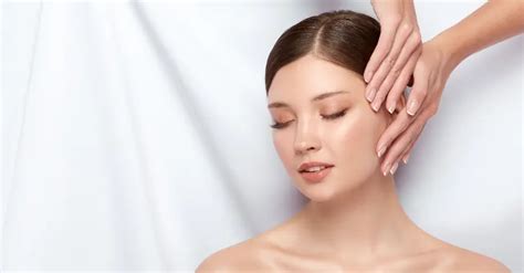 Konzultácia s dermatológom pre riešenie akné