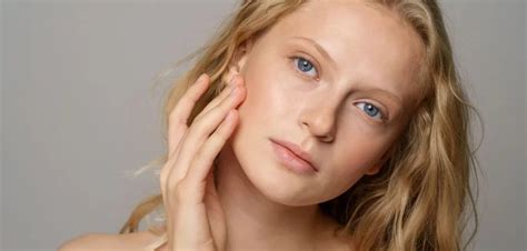 Ilustračná fotografia ženy s hydratovanou, zdravou pleťou