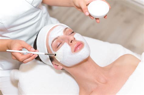 Infografika zobrazujúca kroky starostlivosti o pleť s produktami Cetaphil: čistenie, hydratácia.