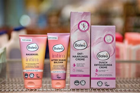 Obrázok zobrazujúci správne postupy starostlivosti o pokožku s ekzémom: krémovanie po sprche, jemné čistenie