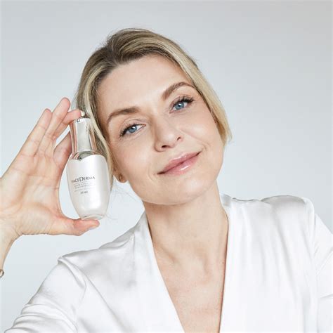 Schéma zobrazujúca pôsobenie magnololu, oligopeptidov a kyseliny hyalurónovej v rôznych vrstvách pleti.