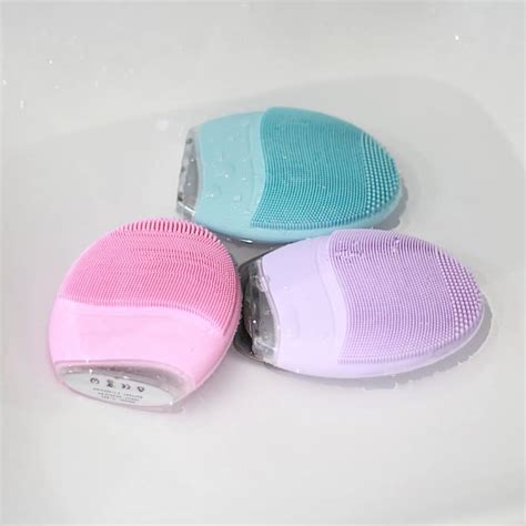 Kombinácia produktov pre dvojkrokové čistenie pleti.