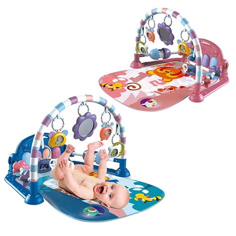 Dizajnér: Štylizovaná infografika zobrazujúca rôzne typy prírodných vôd (ružová, harmančeková, levanduľová) a ich hlavné benefity pre pokožku.