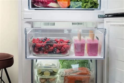 Ilustračná fotografia chladničky s kozmetikou