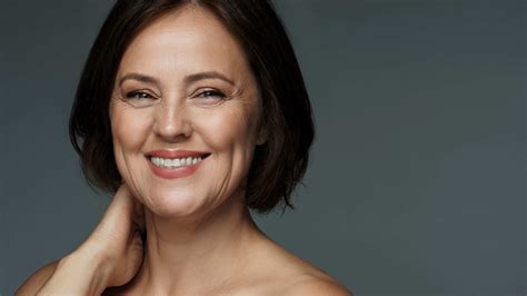 Ilustračná fotografia zrelej pleti s viditeľnými známkami starnutia.