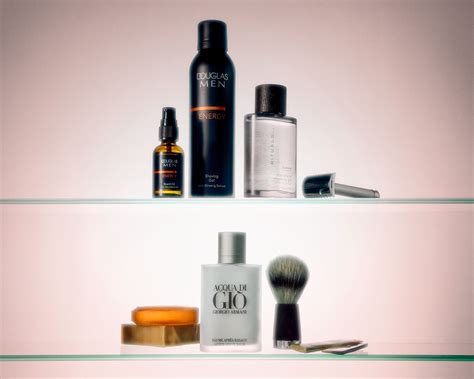 Obrázok znázorňujúci rôzne produkty na starostlivosť po holení