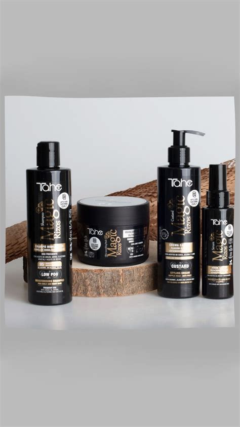 Detailná fotografia kučeravých vlasov po použití TAHE Magic Rizos Low Poo