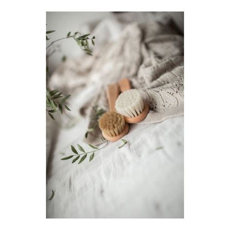 Porovnanie rôznych typov čistiacich kefiek na tvár (silikónové, s prírodnými štetinami)