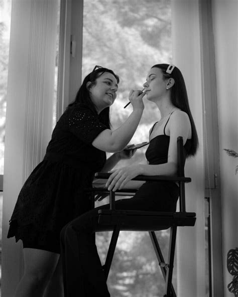 Ilustračná fotografia ženy pri odlíčení tváre