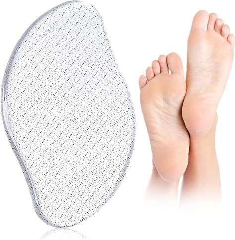 Dve fázy pôsobenia peelingu pre chodidlá: mechanické odstránenie mozoľov a hĺbková hydratácia