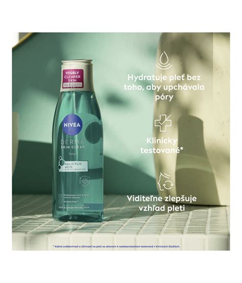 Schéma zobrazujúca kroky večerného rituálu odlíčenia s produktmi Nivea