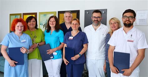 Infografika zobrazujúca kľúčové oddelenia nemocnice a ich špecializáciu