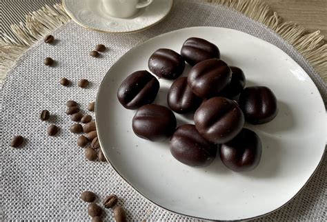 Ilustrácia jojobových plodov pripomínajúcich kávové zrná