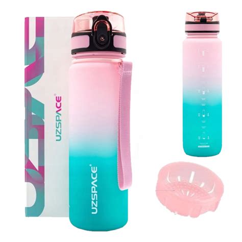 dizajnér: fľaša micelárnej vody s odmerkou na vatový tampón