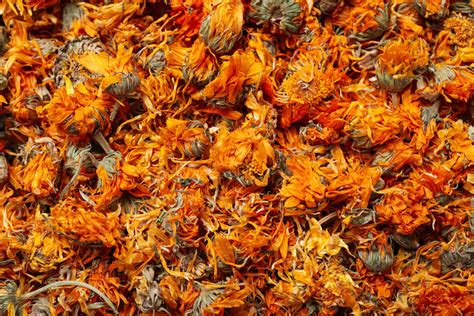 Schéma znázorňujúca účinky marulového oleja na pokožku