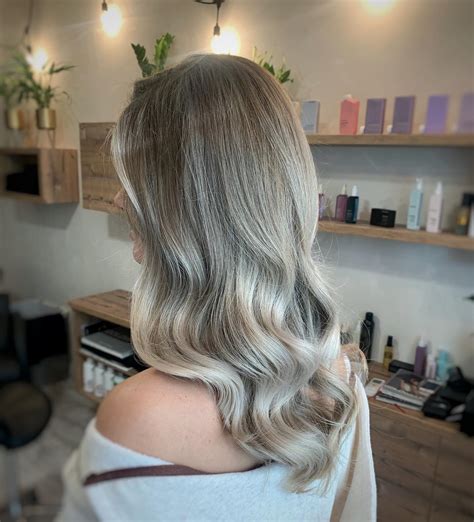 Ilustrácia rôznych kozmetických produktov na pleť