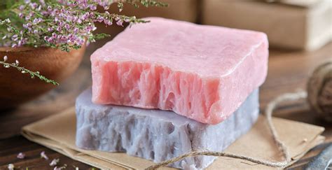 Návod na výrobu mydla krok za krokom s detailnými fotografiami.