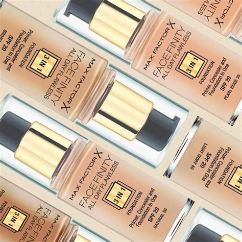 Detailný záber na flakón Max Factor Facefinity All Day Flawless make-up 3v1 s uvedením SPF