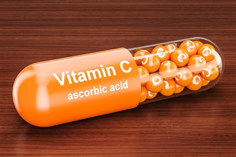 Ilustrácia znázorňujúca účinky vitamínu C na pleť - rozjasnenie, redukcia vrások, ochrana pred voľnými radikálmi.