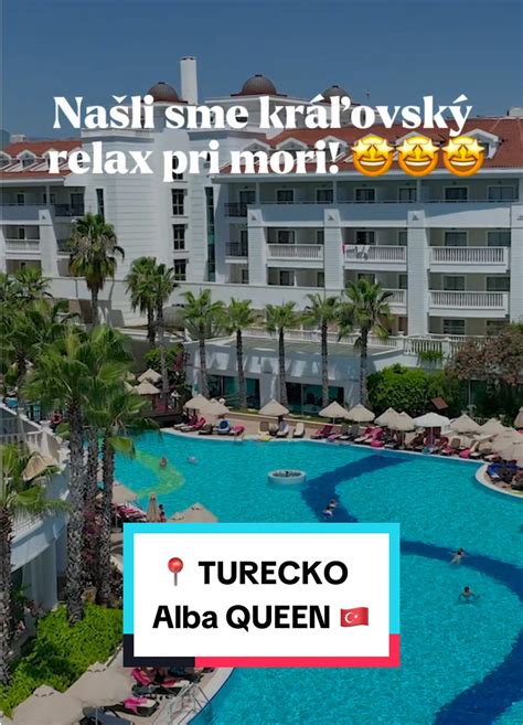 Ilustrácia rodiny s deťmi na pláži, aplikujúc opaľovací krém.