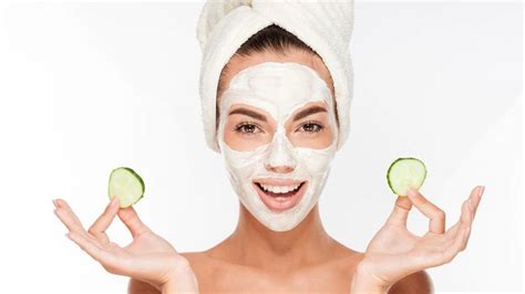 Ilustračná fotografia tváre so suchou, mierne šupinatou pokožkou