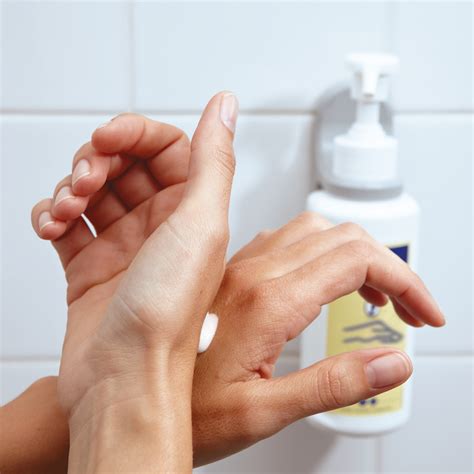 Ilustrácia správnej starostlivosti o ruky pri ekzéme