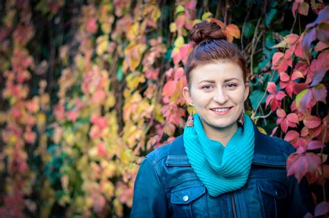 Portrétna fotografia MUDr. Dáši Hrnčiarovej alebo symbolické zobrazenie dermatologickej starostlivosti