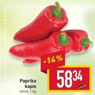 Červená paprika v reze, ktorá zobrazuje jej šťavnatú dužinu