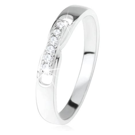 Informatívna grafika porovnávajúca veľkosť nanočastíc striebra s ľudským vlasom