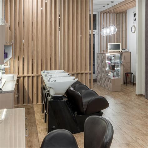 Interiér salónu krásy s moderným vybavením