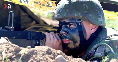 Infografika znázorňujúca pôsobenie tlaku, trenia a strižnej sily na pokožku